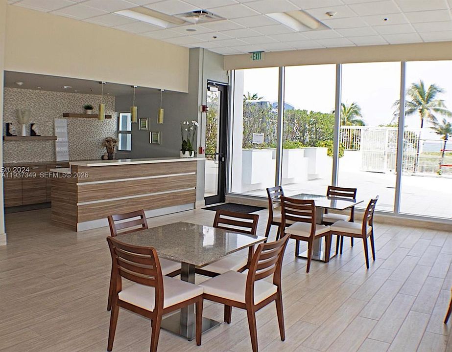 待售: $615,000 (1 贝兹, 1 浴室, 929 平方英尺)