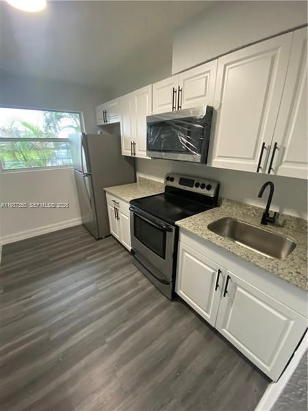 合同活跃: $1,600 (1 贝兹, 1 浴室, 2147 平方英尺)