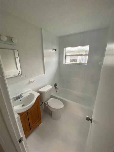 合同活跃: $1,600 (1 贝兹, 1 浴室, 2147 平方英尺)