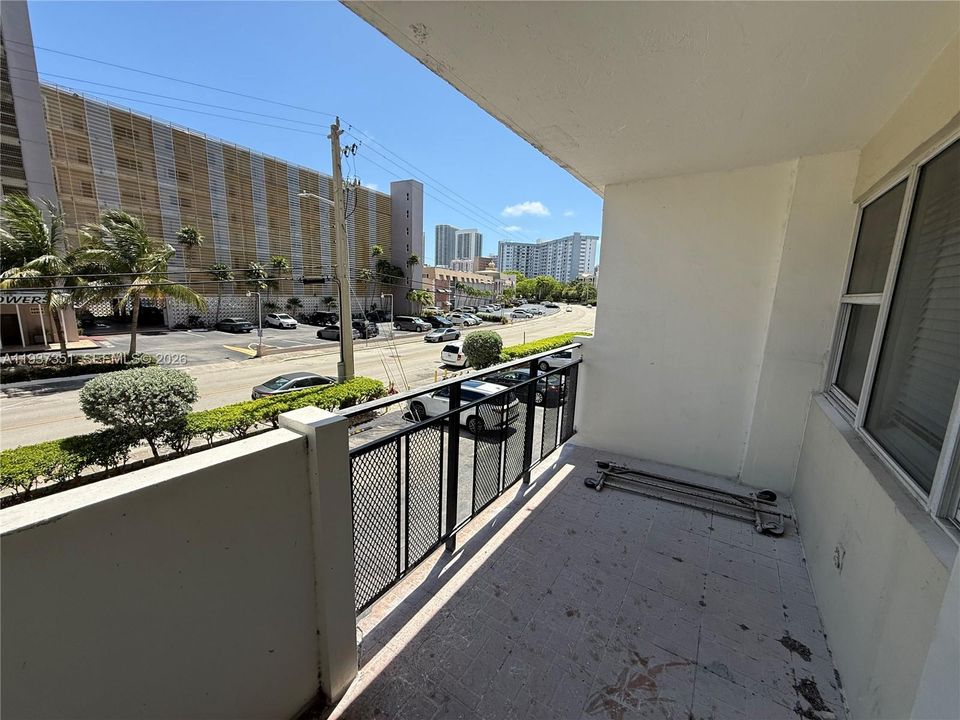 For Rent: $2,150 (2 beds, 2 baths, 1250 Square Feet)