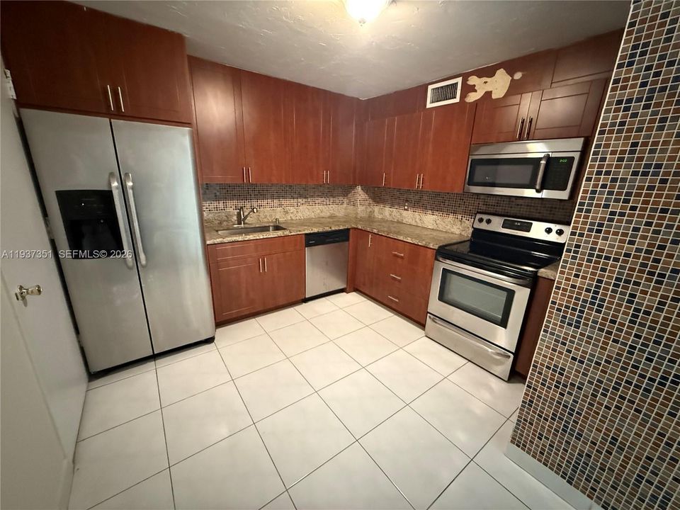 For Rent: $2,150 (2 beds, 2 baths, 1250 Square Feet)