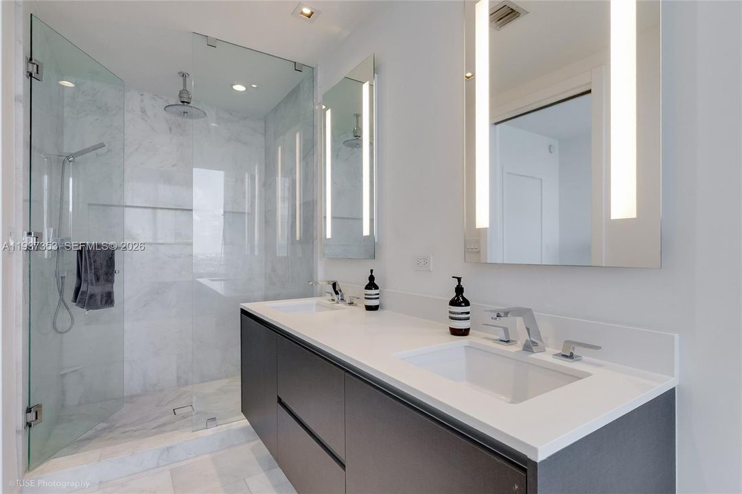 En Venta: $1,699,000 (2 camas, 2 baños, 1392 Pies cuadrados)