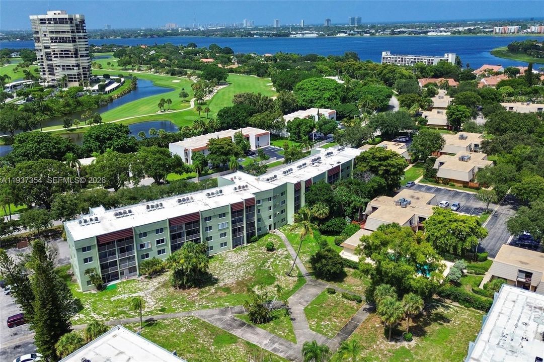 En Renta: $1,600 (2 camas, 2 baños, 890 Pies cuadrados)