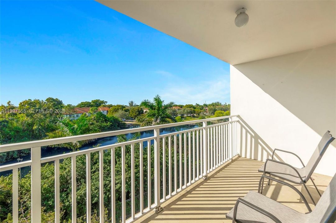 For Sale: $199,900 (2 beds, 1 baths, 1035 Square Feet)