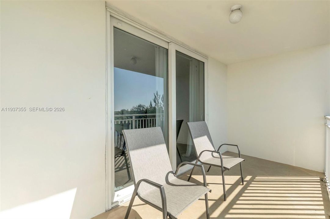 For Sale: $199,900 (2 beds, 1 baths, 1035 Square Feet)