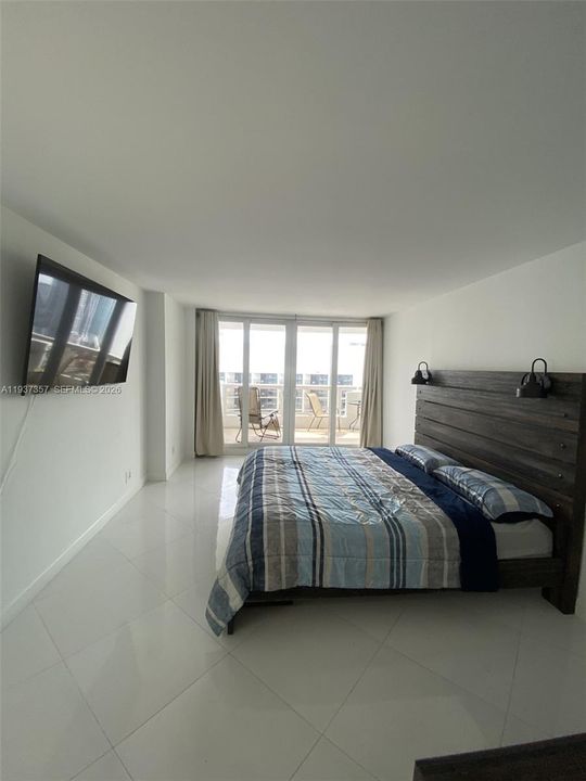 出租: $3,200 (1 贝兹, 1 浴室, 1094 平方英尺)