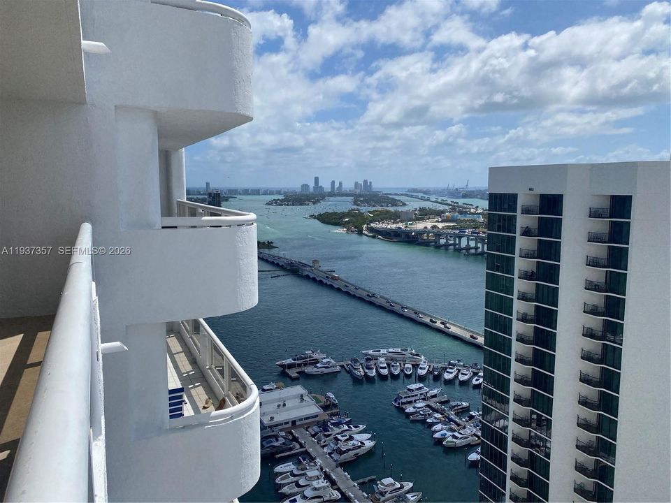 出租: $3,200 (1 贝兹, 1 浴室, 1094 平方英尺)