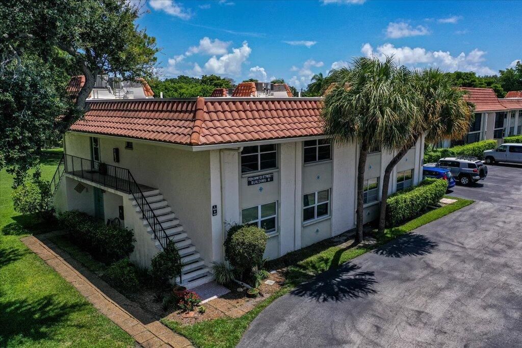Exterior of 1124