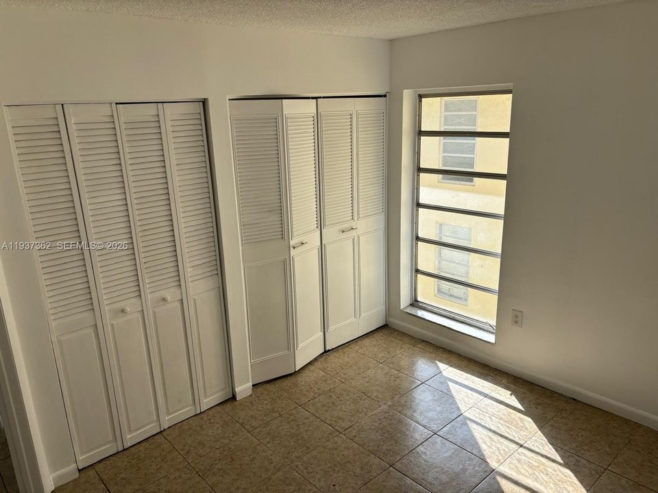 For Rent: $1,850 (2 beds, 1 baths, 928 Square Feet)
