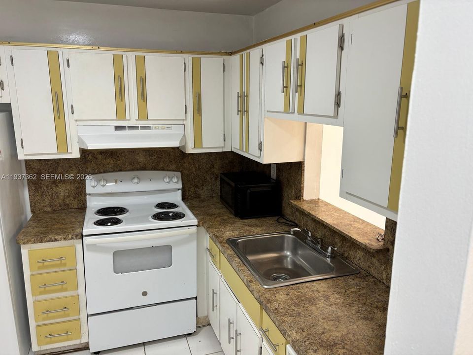 For Rent: $1,850 (2 beds, 1 baths, 928 Square Feet)