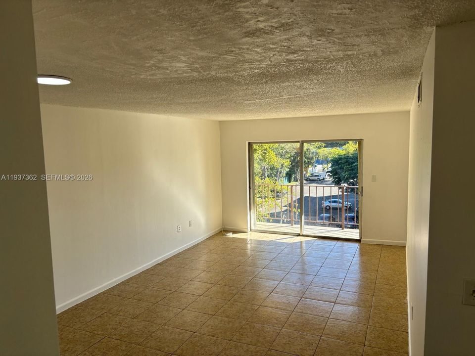 For Rent: $1,850 (2 beds, 1 baths, 928 Square Feet)