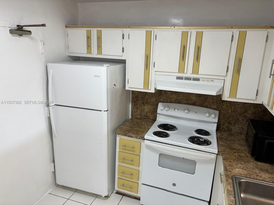 For Rent: $1,850 (2 beds, 1 baths, 928 Square Feet)