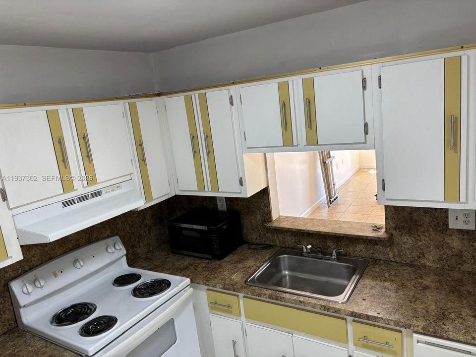 For Rent: $1,850 (2 beds, 1 baths, 928 Square Feet)