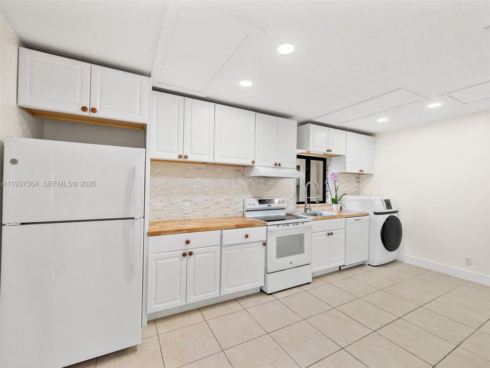 В аренду: $3,999 (3 спален, 2 ванн, 1882 Квадратных фут)