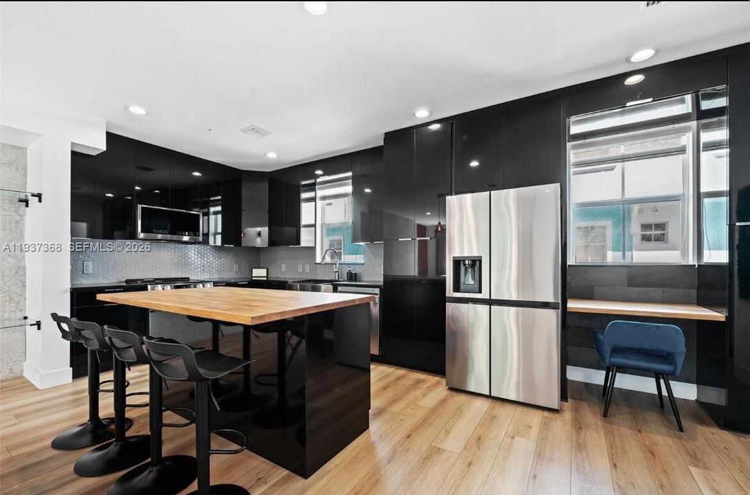 For Sale: $599,000 (3 beds, 2 baths, 1703 Square Feet)