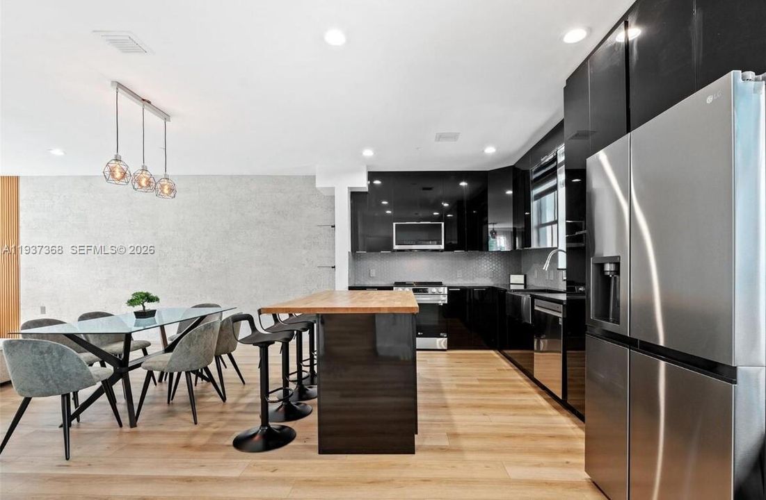 For Sale: $599,000 (3 beds, 2 baths, 1703 Square Feet)