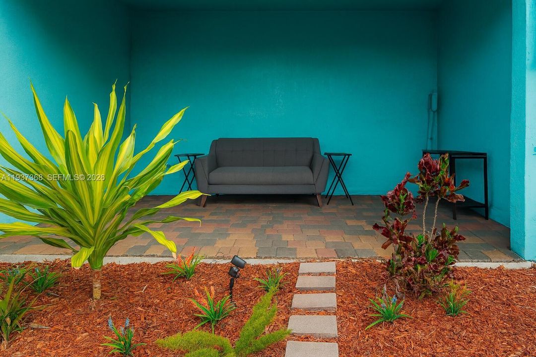 For Sale: $599,000 (3 beds, 2 baths, 1703 Square Feet)