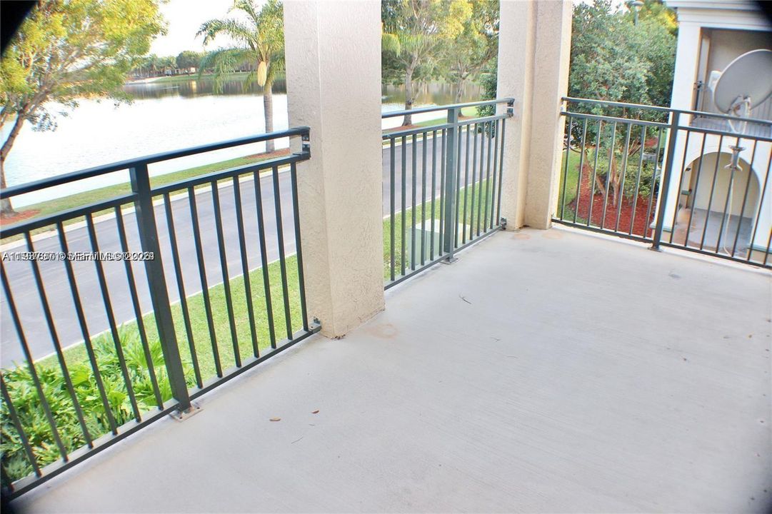 For Sale: $360,000 (2 beds, 2 baths, 1205 Square Feet)