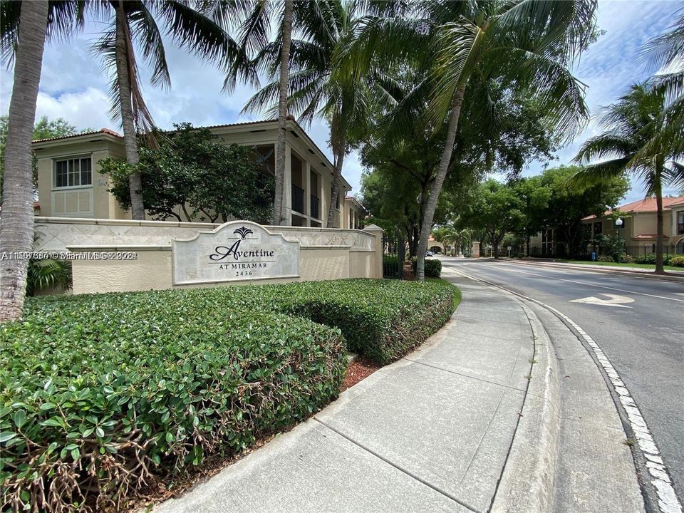 For Sale: $360,000 (2 beds, 2 baths, 1205 Square Feet)