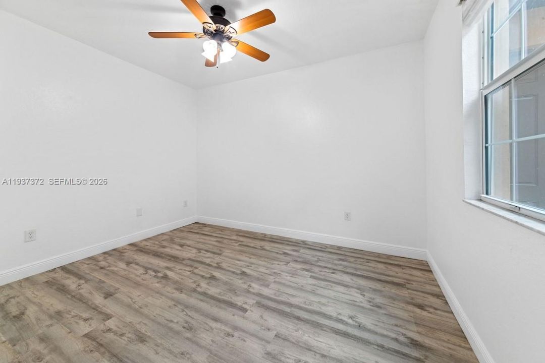 出租: $3,300 (3 贝兹, 3 浴室, 1924 平方英尺)