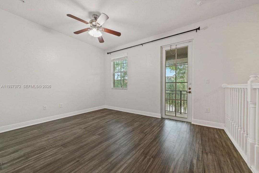 出租: $3,300 (3 贝兹, 3 浴室, 1924 平方英尺)