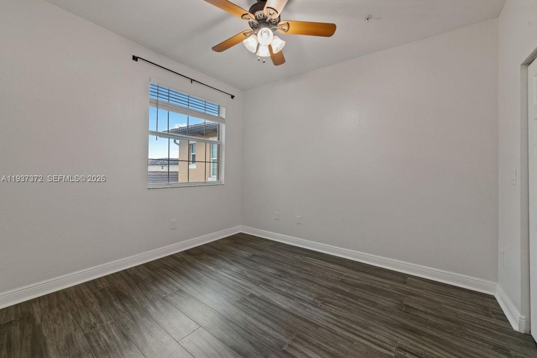 出租: $3,300 (3 贝兹, 3 浴室, 1924 平方英尺)