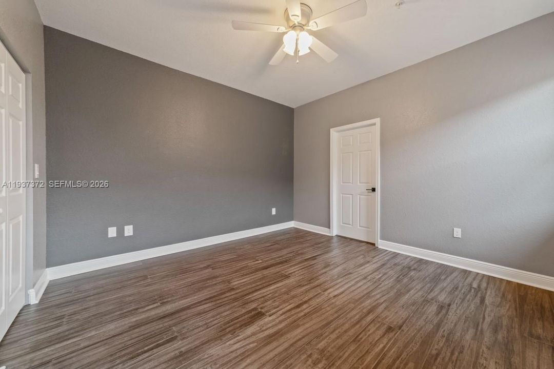 出租: $3,300 (3 贝兹, 3 浴室, 1924 平方英尺)