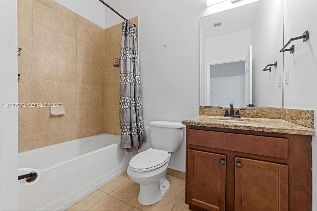 出租: $3,300 (3 贝兹, 3 浴室, 1924 平方英尺)