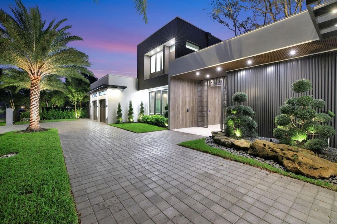 Front Entry / Driveway