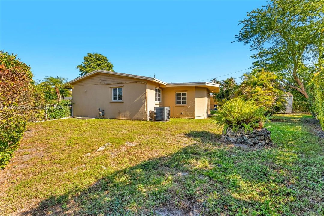 En Venta: $725,000 (4 camas, 2 baños, 1563 Pies cuadrados)