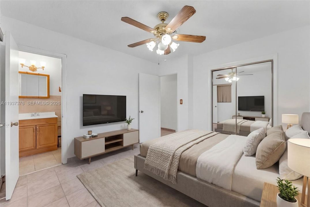 En Venta: $725,000 (4 camas, 2 baños, 1563 Pies cuadrados)