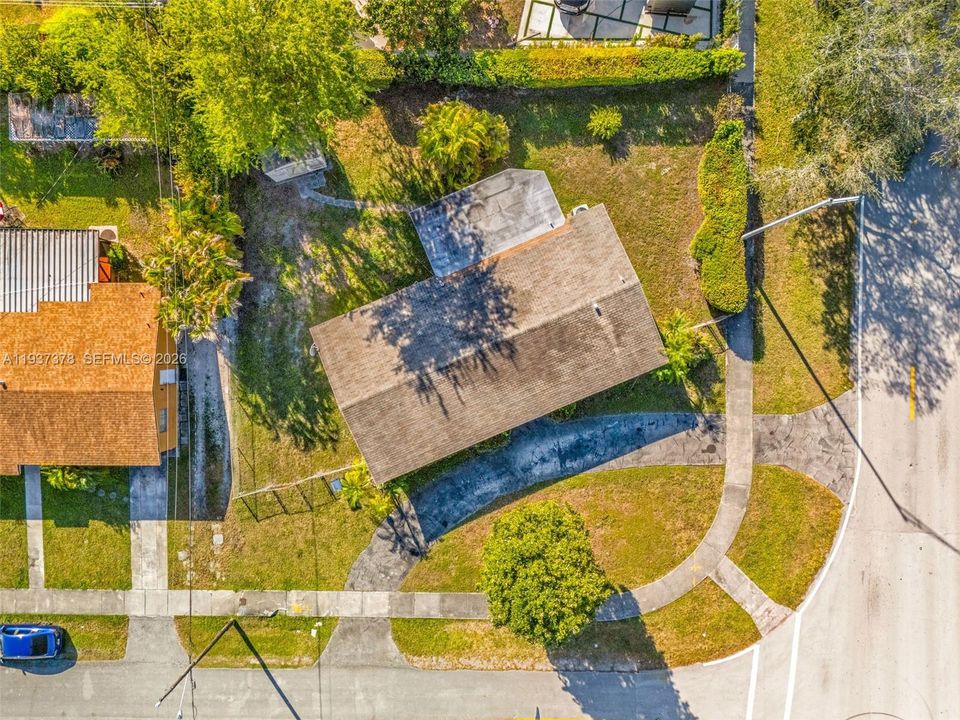 En Venta: $725,000 (4 camas, 2 baños, 1563 Pies cuadrados)