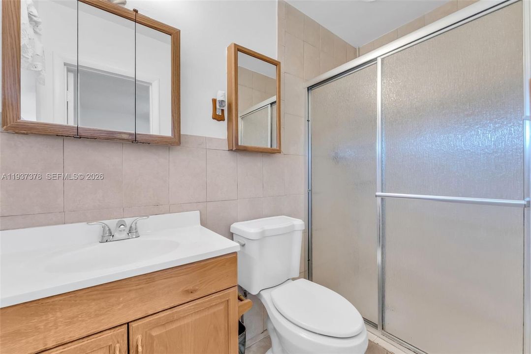 En Venta: $725,000 (4 camas, 2 baños, 1563 Pies cuadrados)