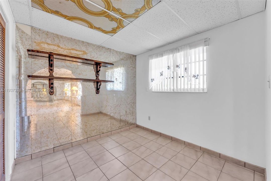 En Venta: $725,000 (4 camas, 2 baños, 1563 Pies cuadrados)