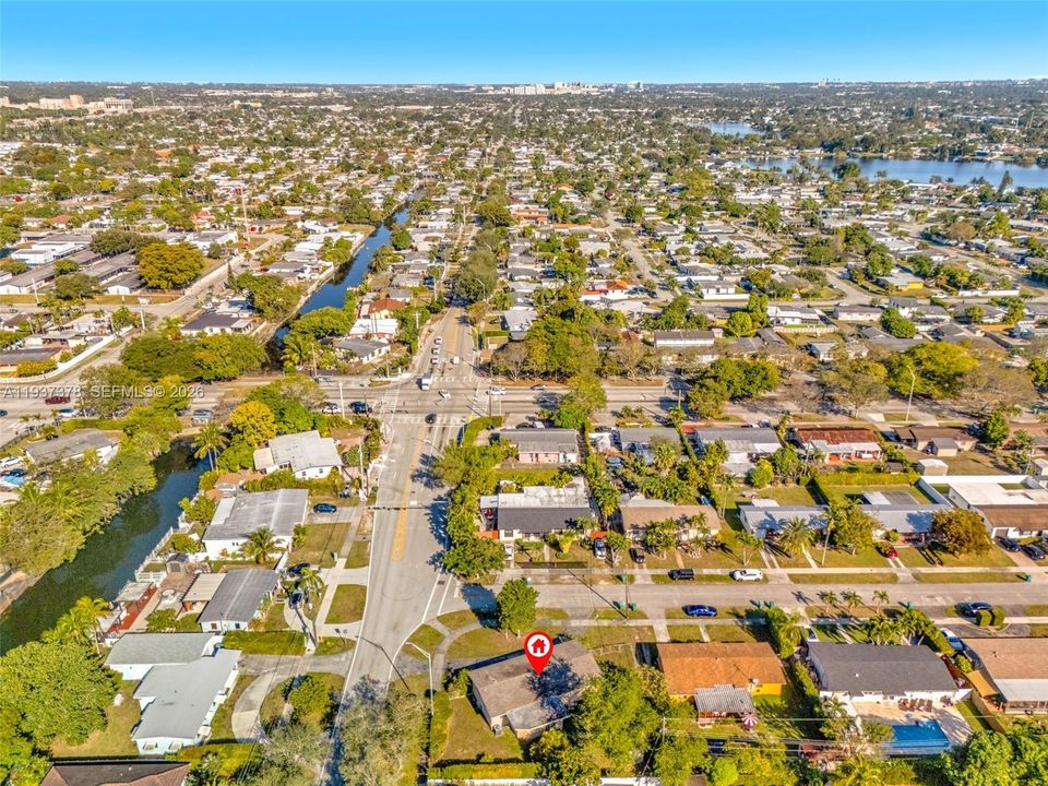 En Venta: $725,000 (4 camas, 2 baños, 1563 Pies cuadrados)