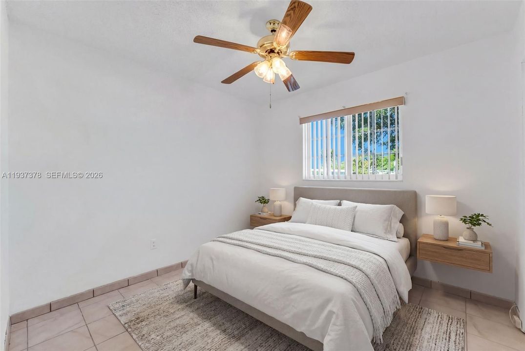 En Venta: $725,000 (4 camas, 2 baños, 1563 Pies cuadrados)