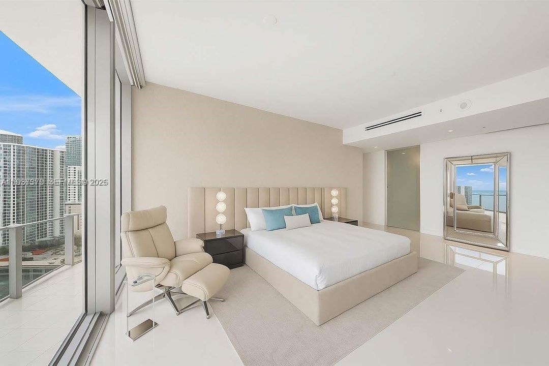 Enlarged principal bedroom