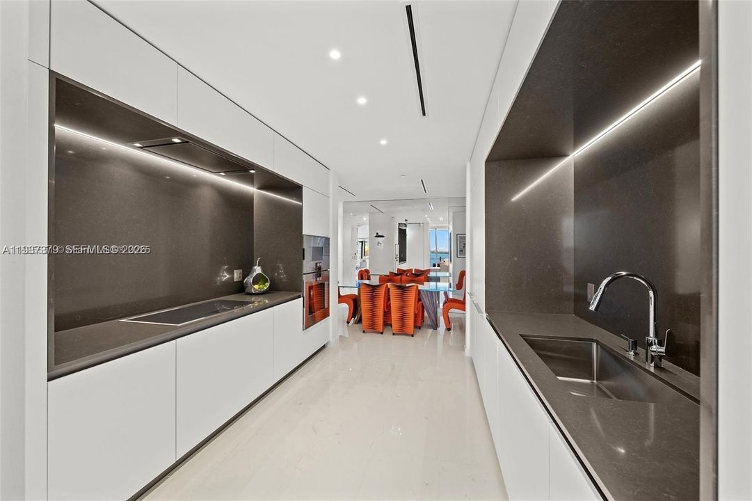 En Venta: $3,999,000 (3 camas, 4 baños, 3075 Pies cuadrados)