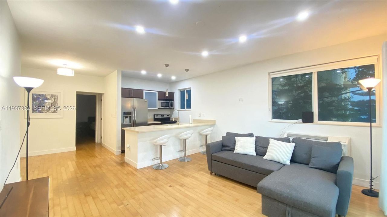 В аренду: $1,950 (1 спален, 1 ванн, 586 Квадратных фут)