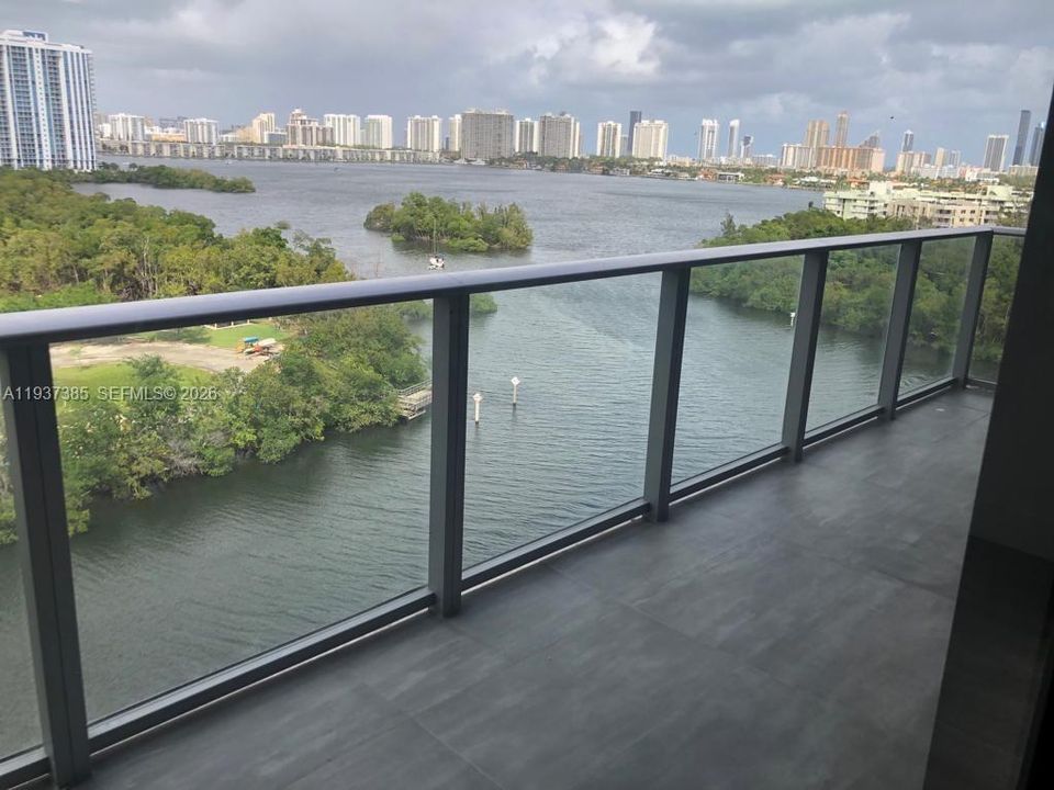 В аренду: $3,700 (2 спален, 2 ванн, 1115 Квадратных фут)