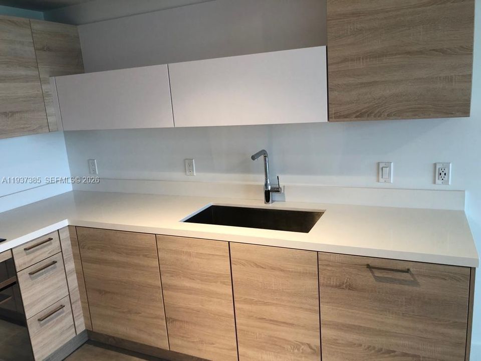 В аренду: $3,700 (2 спален, 2 ванн, 1115 Квадратных фут)