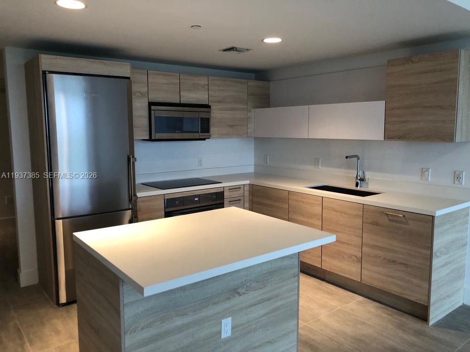 В аренду: $3,700 (2 спален, 2 ванн, 1115 Квадратных фут)