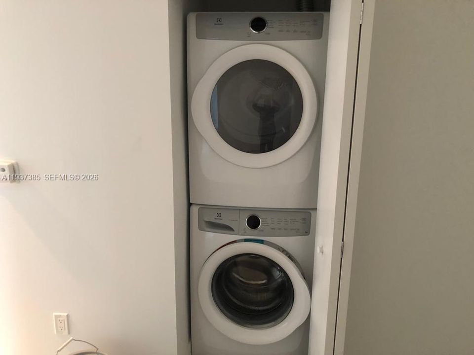 В аренду: $3,700 (2 спален, 2 ванн, 1115 Квадратных фут)