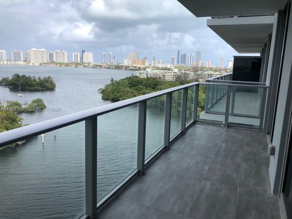 В аренду: $3,700 (2 спален, 2 ванн, 1115 Квадратных фут)