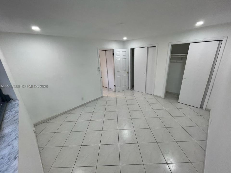 For Rent: $2,200 (2 beds, 1 baths, 858 Square Feet)