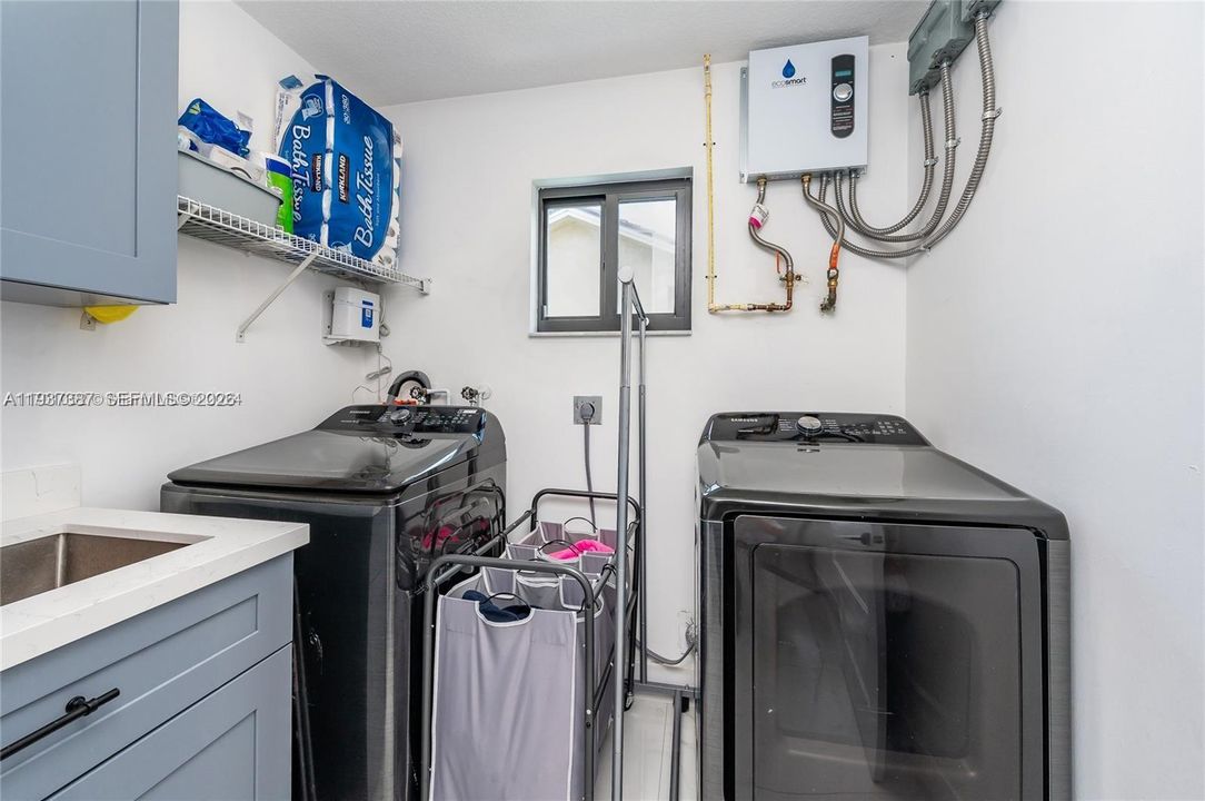 待售: $1,450,000 (4 贝兹, 3 浴室, 2578 平方英尺)