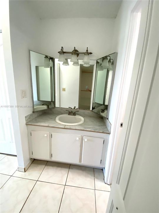 En Renta: $1,600 (1 camas, 1 baños, 889 Pies cuadrados)