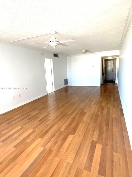 En Renta: $1,600 (1 camas, 1 baños, 889 Pies cuadrados)