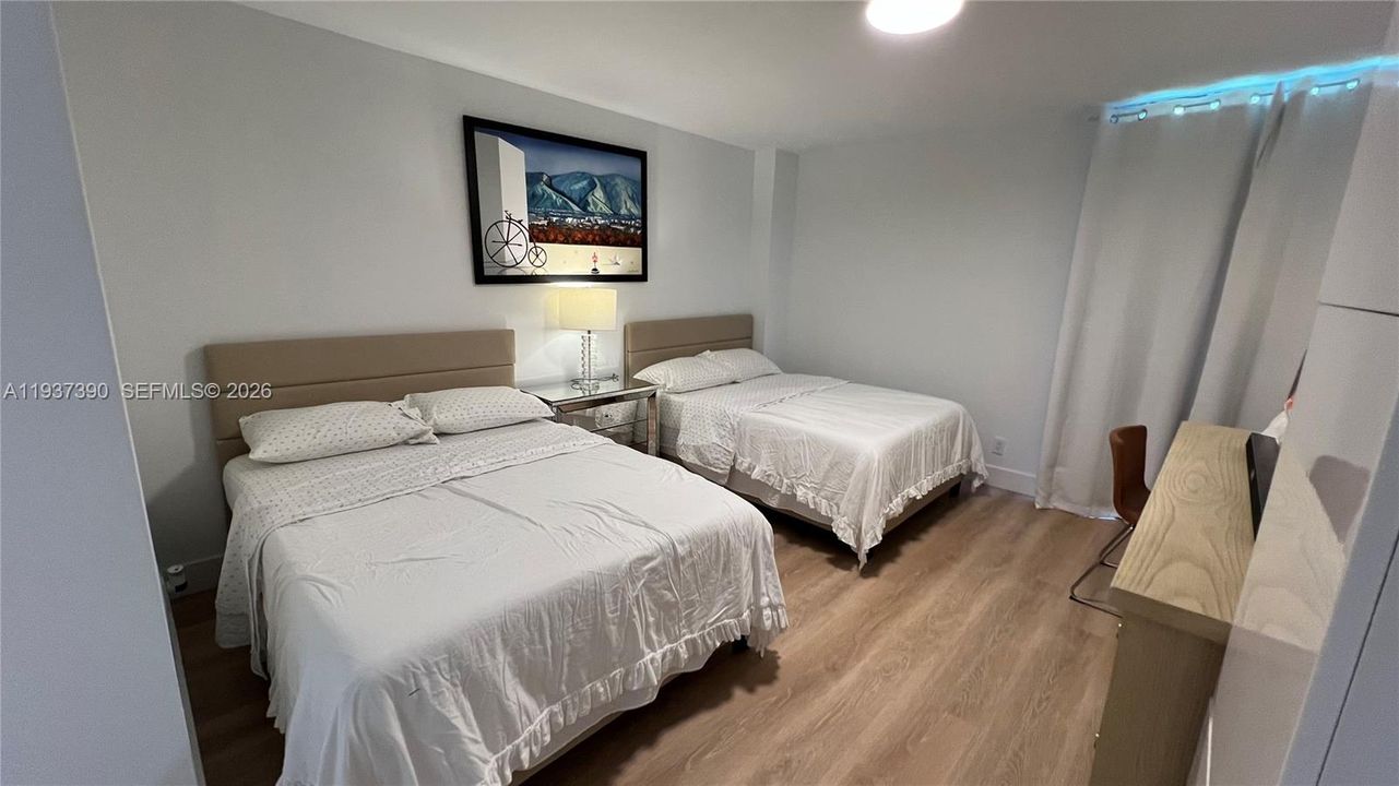 For Rent: $1,900 (1 beds, 1 baths, 741 Square Feet)