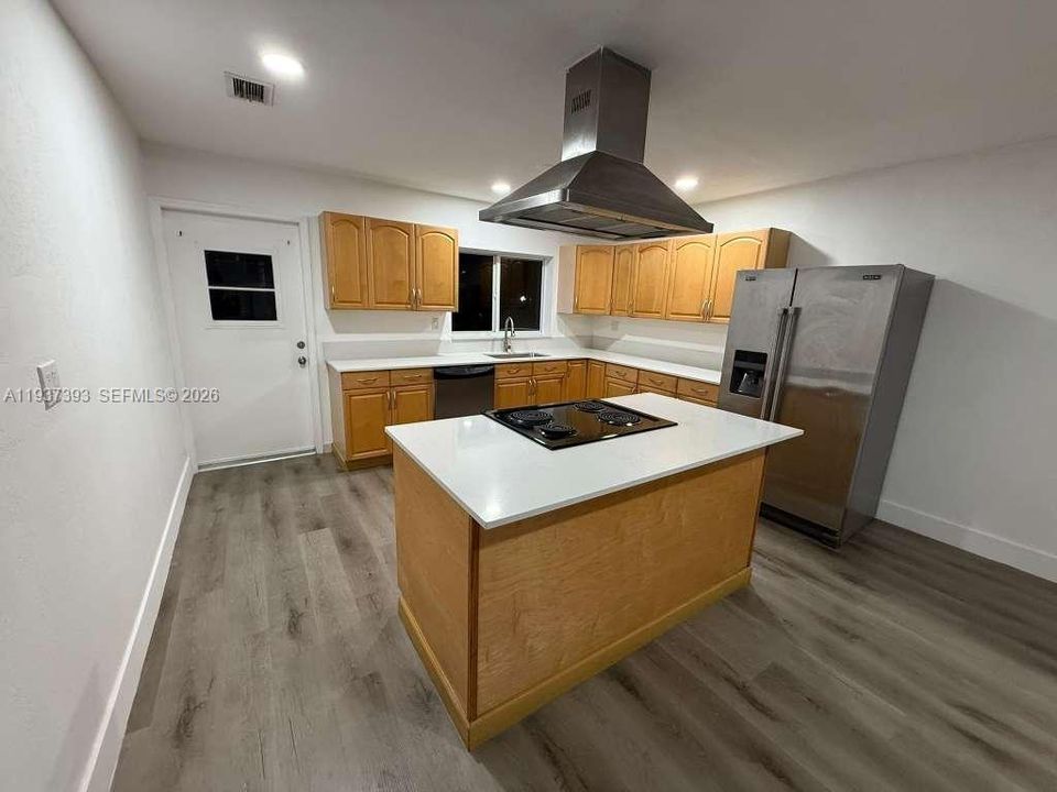 В аренду: $3,700 (5 спален, 3 ванн, 2400 Квадратных фут)